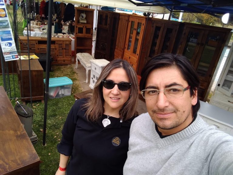 Conozca el emprendimiento oriundo de Curicó que ofrece muebles en madera con diseños exclusivos