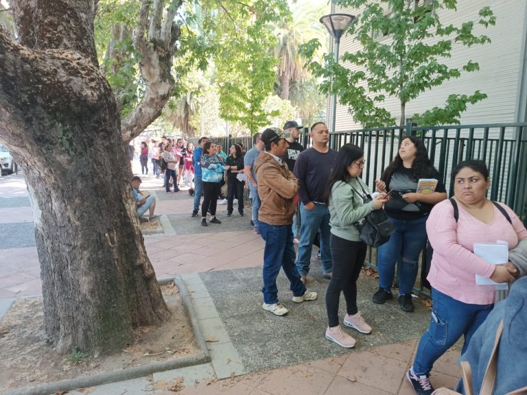 Debieron soportar una larga fila para conseguir hora médica de neurología infantil