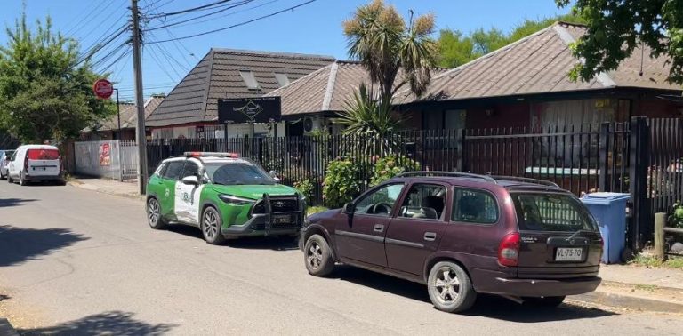 Delincuentes huyen con millonario botín