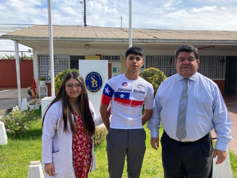 Felicitan a estudiante por logro nacional en ciclismo