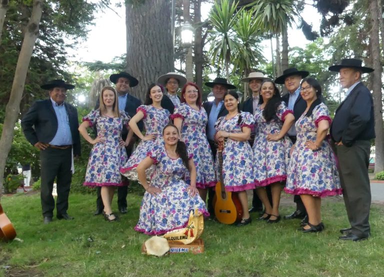 Conjunto folklórico Huilquilemu se presenta en el Teatro Provincial