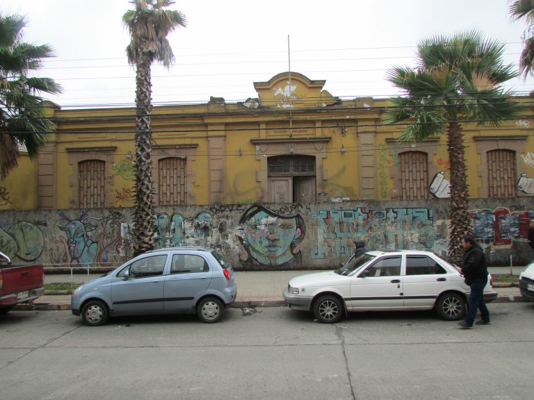 Escuela Presidente José Manuel Balmaceda de Curicó sigue en espera de su restauración