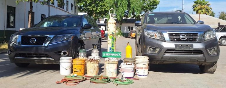 Detienen a sujeto por mantener dos vehículos robados