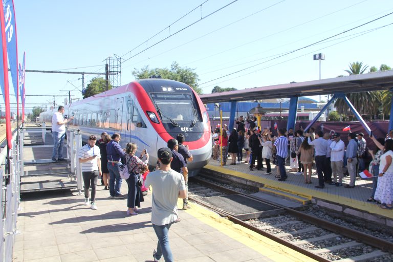 Histórico: Ayer arribó a Curicó el tren más rápido de Sudamérica