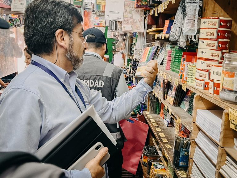 Intensa fiscalización a venta de útiles escolares