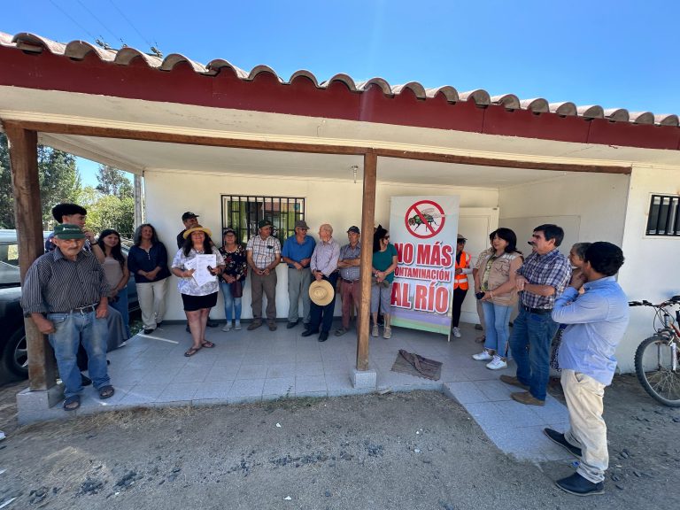 Alcaldesa se suma a protestas por malos olores, plaga de moscas y contaminación de guanera