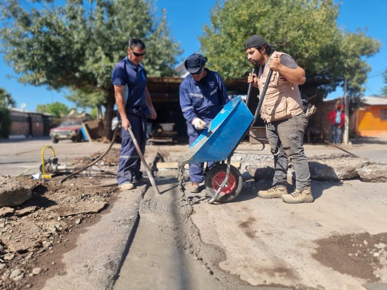 Municipio trabaja en la reparación de sumidero