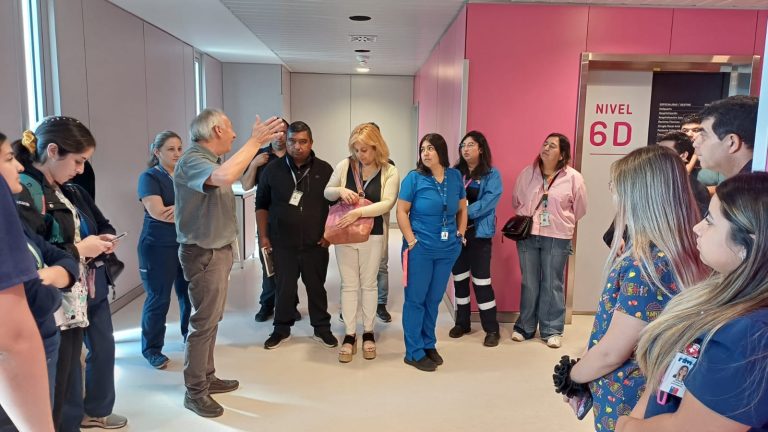 Realizan recorrido guiado a dependencia del nuevo Hospital de Curicó