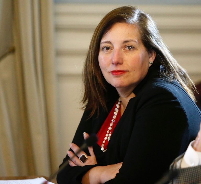 Senadora y presidenta del PS reconoce molestia por voto de concejal