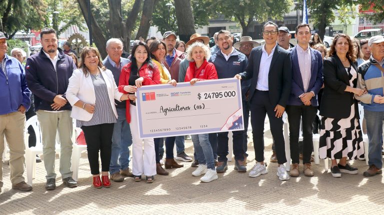 Entregan apoyo económico a más  de 200 agricultores de Molina