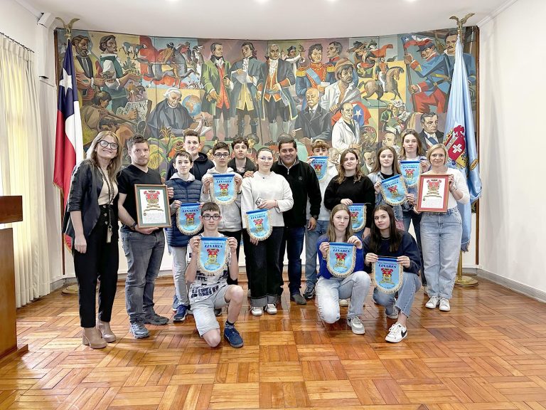 Estudiantes franceses visitan Colegio Alborada  de Linares como parte de intercambio cultural