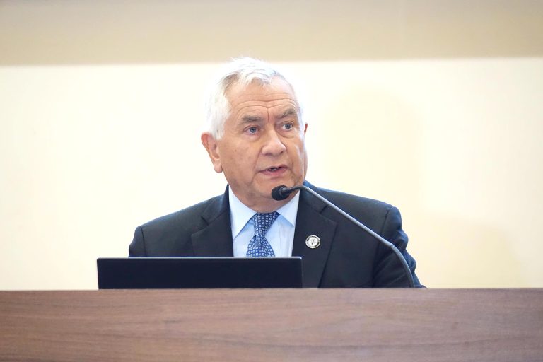 Dr. Paris dicta clase magistral en  la Universidad Autónoma de Talca