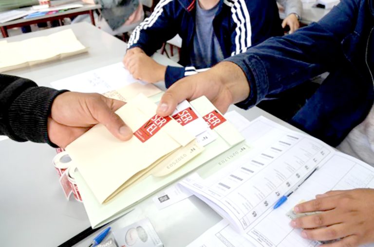 Diversas reacciones tras anuncio del Servel de extender elecciones de octubre a dos días