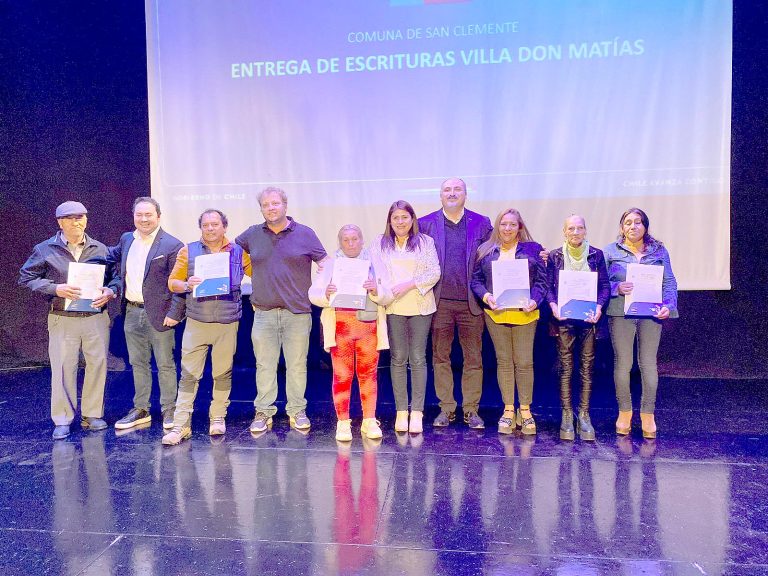 Familias de San Clemente recibieron  las escrituras de sus nuevas viviendas