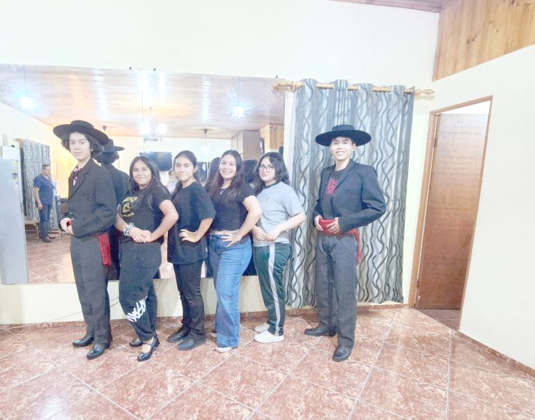 Conjunto Aquelarre dio a  conocer su semillero folclórico