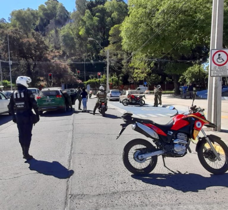 Tres detenidos y un vehículo recuperado dejó procedimiento policial