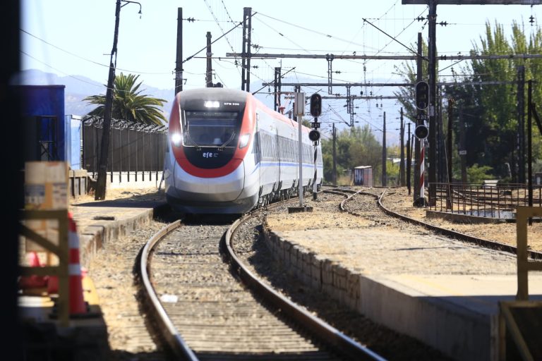 Comenzó a operar el tren rápido entre Santiago y Talca