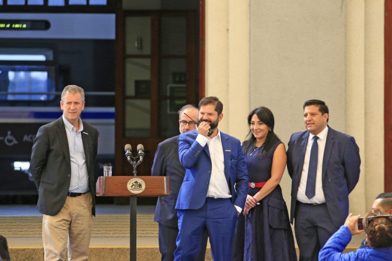Presidente Boric inaugura el tren más rápido de Sudamérica al cumplir dos años en el Gobierno