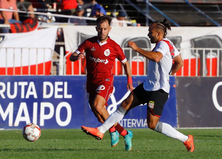 Albirrojos siguen al debe