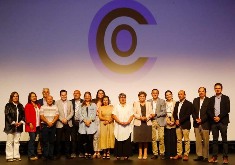 En emotiva ceremonia funcionarias municipales de Curicó se acogieron a retiro voluntario