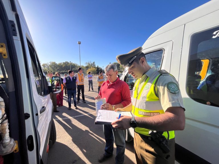 Llaman a los padres y apoderados a preferir el transporte escolar certificado