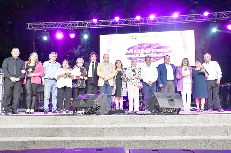 En Sagrada Familia hacen especial reconocimiento y saludo a mujeres