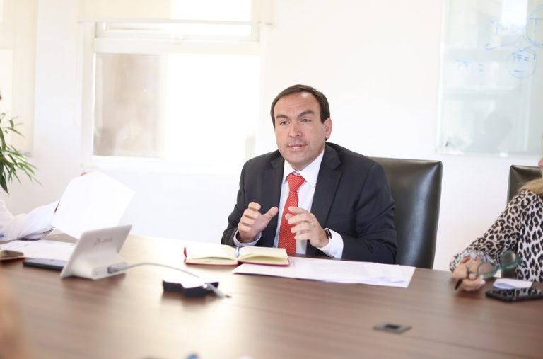 Recalcan “urgente” necesidad de poder disminuir el número de parlamentarios