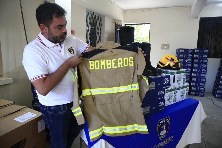 Bomberos del Maule recibe equipamiento para combatir los incendios forestales