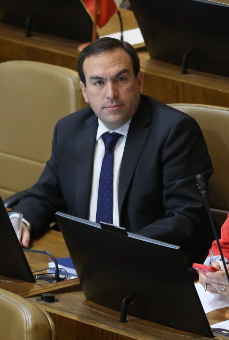 Recalcan “urgente” necesidad de poder disminuir el número de parlamentarios