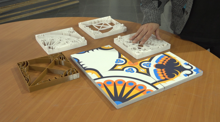 Estudiante crea baldosas con diseños inspirados en flora y fauna del Maule