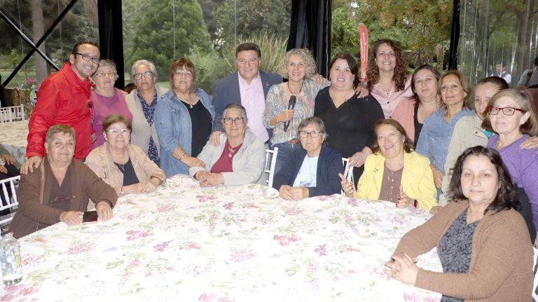 Centros de Acción de la Mujer reciben materiales  y monitoras permanentes por parte del Municipio