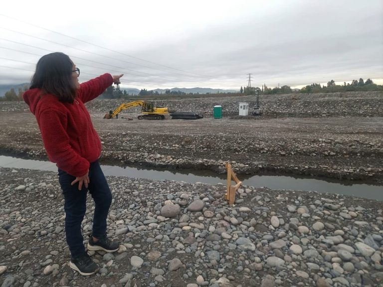 Alcalde confirmó que empresa sigue realizando trabajos de enrocado en Rincón de Sarmiento