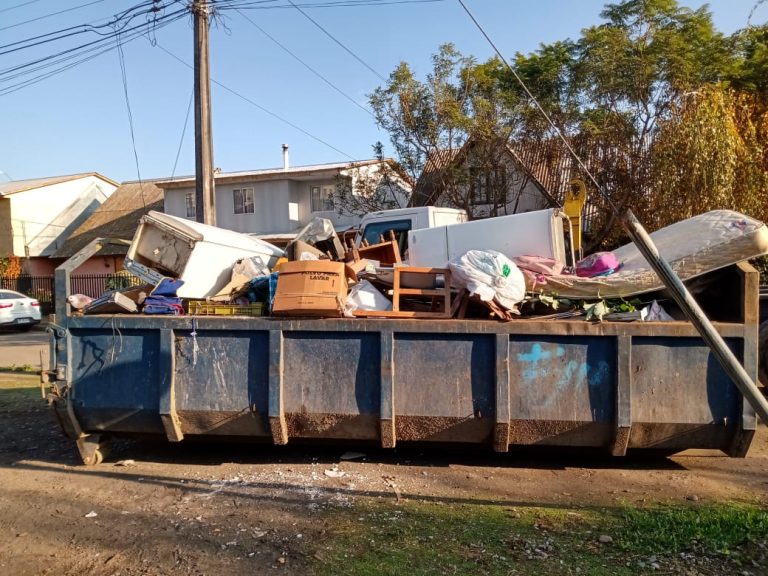 Siguen los operativos de retiro  de enseres en sectores vecinales