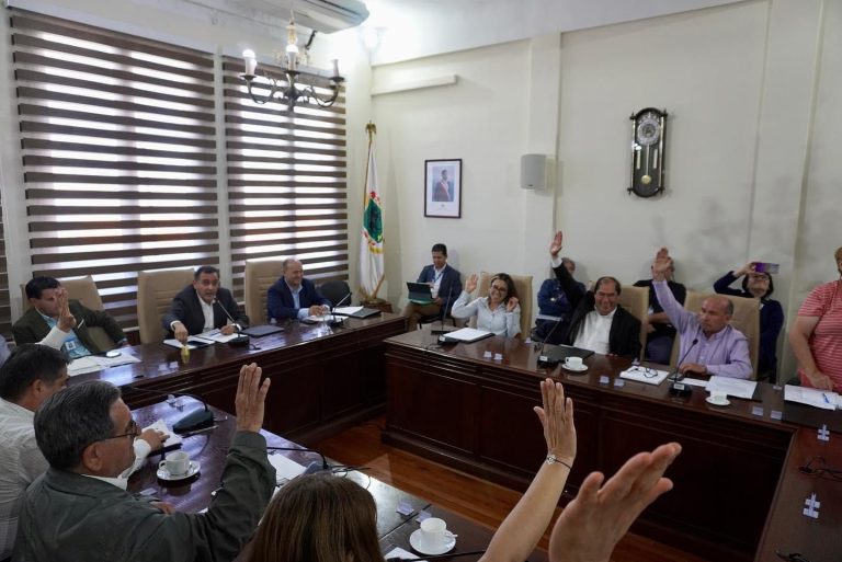 Aprueban adquisición de vehículo para traslado de pacientes de diálisis