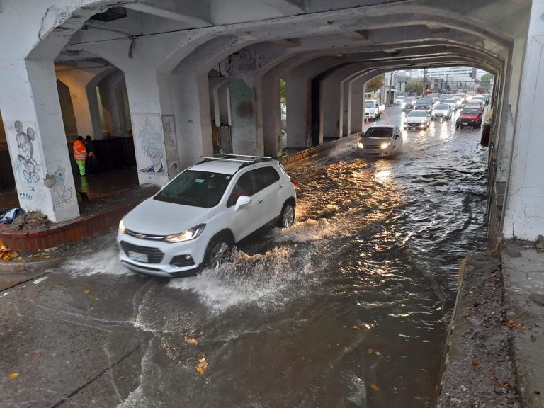 Sistema frontal dejó anegamientos, desborde de esteros, caída de árboles y cortes de electricidad