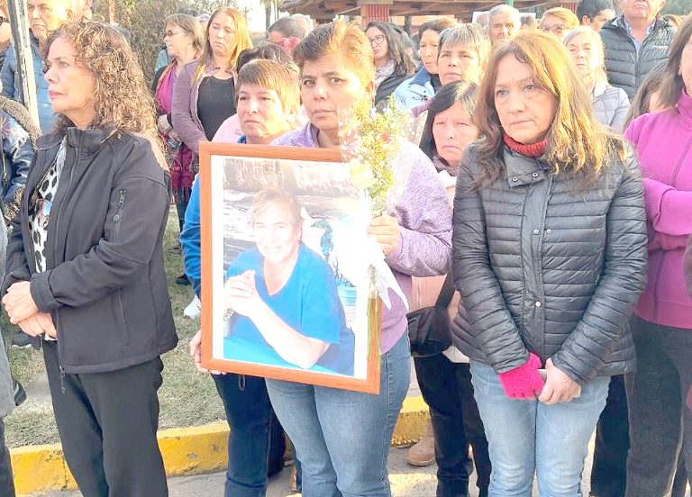 Multitudinaria despedida a la “consejera regional del pueblo”