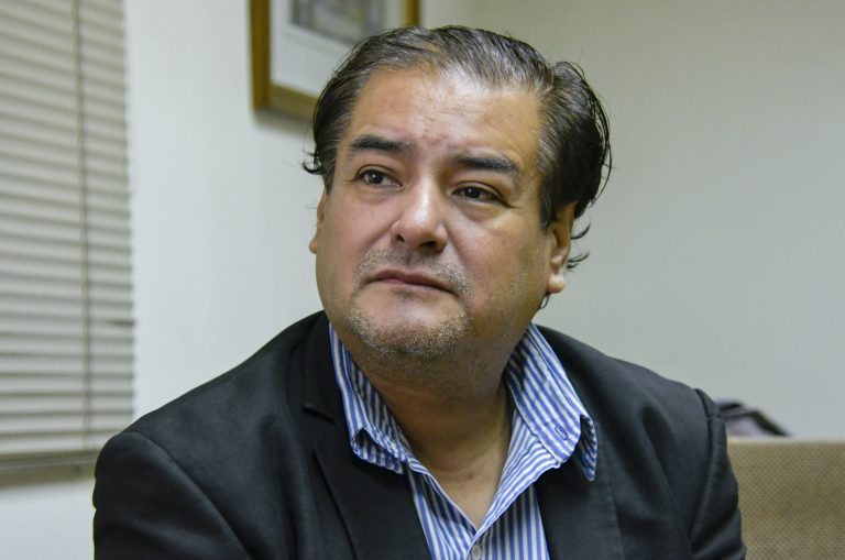 Experto mexicano y llegada de ciudadanos extranjeros a Chile: “Los procesos migratorios no pueden ser limitados”