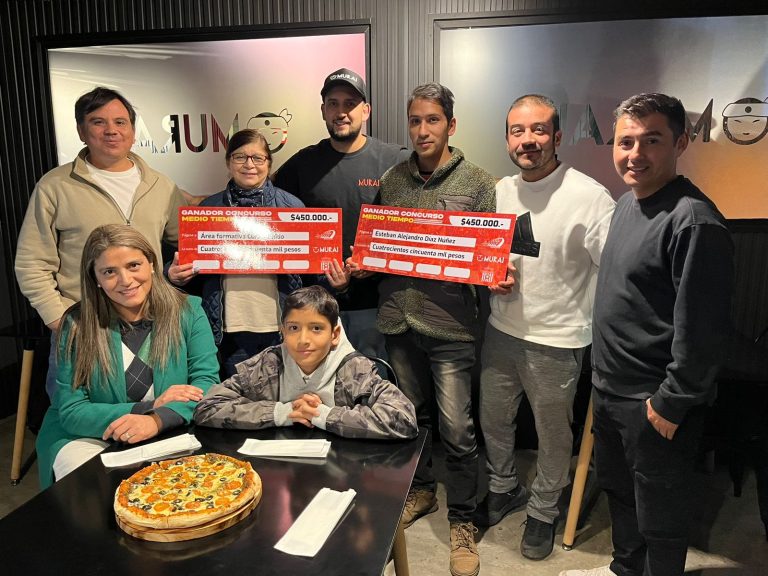 Premian a hincha ganador de medio tiempo