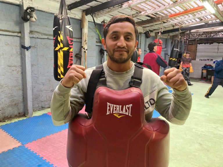 Hugo “León” Rojas entre los grandes campeones en el ring
