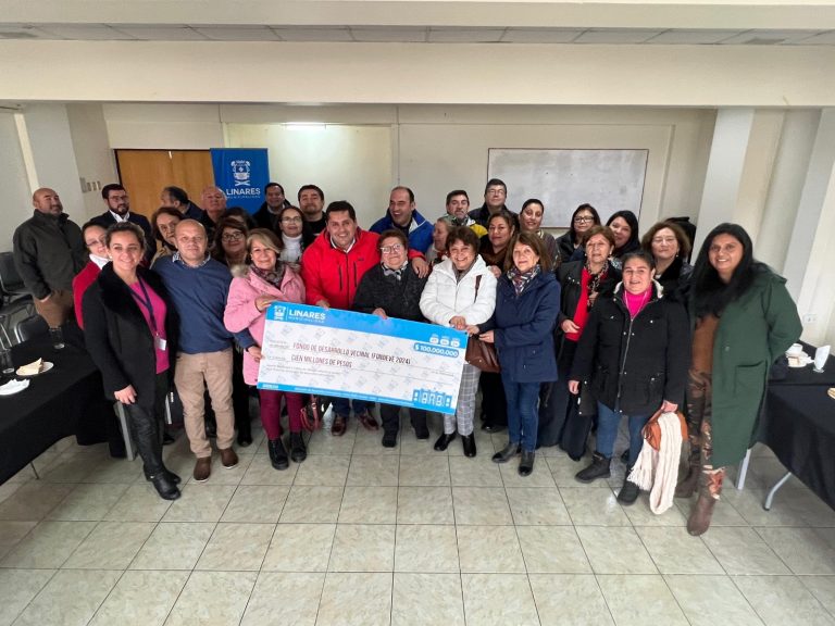 Municipio de Linares entrega recursos del Fondeve a las juntas de vecinos