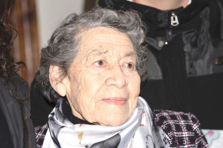 Poetisa rural maulina de 91 años logra anhelo de publicar un libro