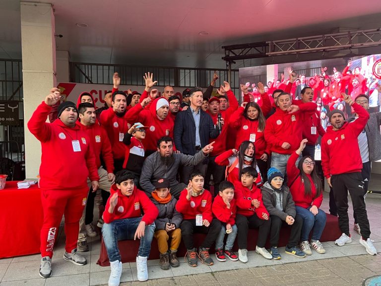 Exitosa Curitón en la plaza de la ciudad