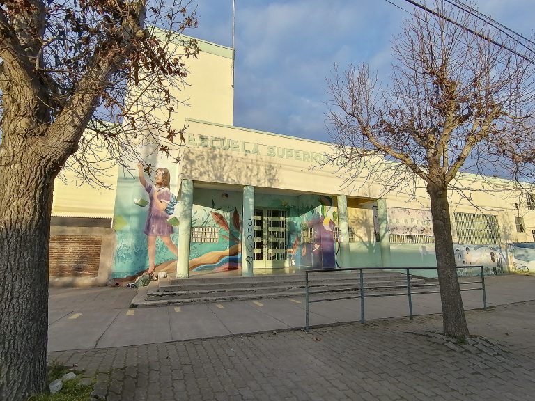 Satisfacción por anuncios relacionados a mejoramientos de colegios curicanos