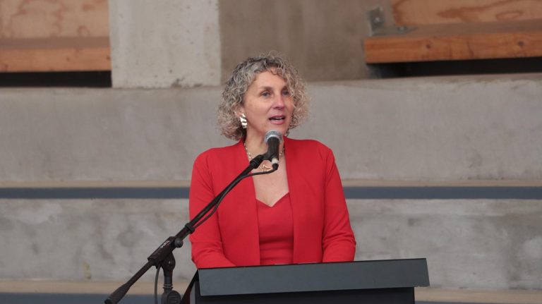 Alcaldesa abordó actualidad de proyecto de alcantarillado