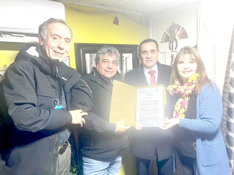 Junta de vecinos Estrecho de Magallanes  de Curicó recibió terreno en comodato
