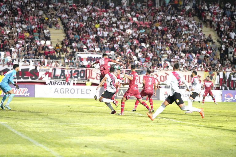 El curi frente al equipo de Damián