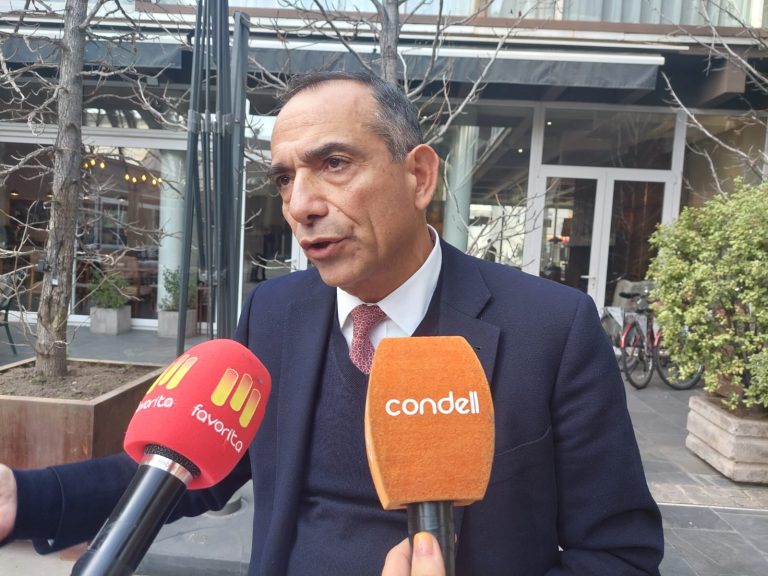 En primeros sondeos George Bordachar saca ventaja en la carrera por la alcaldía de Curicó