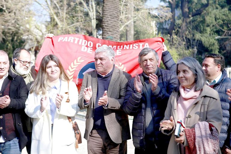 Presidente del Partido Comunista entregó su respaldo a Sixto González