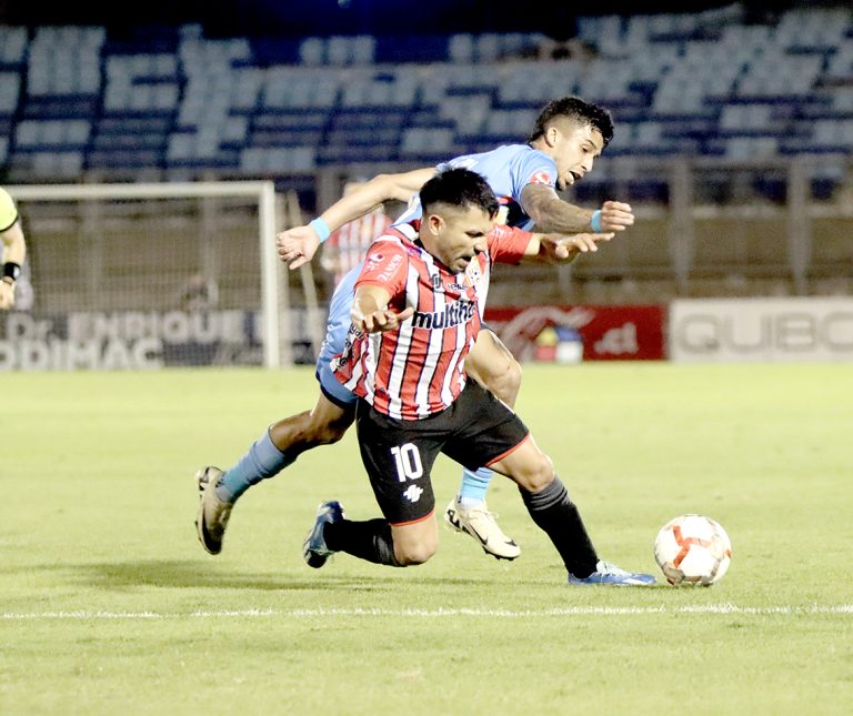 Triunfo en Arica, pero seis puntos menos