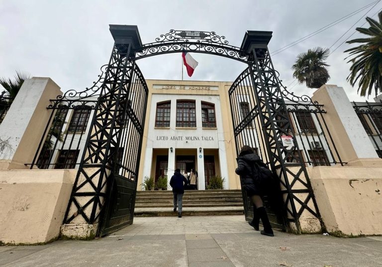 Junto a la comunidad y autoridades Liceo Abate Molina celebró su 197° aniversario